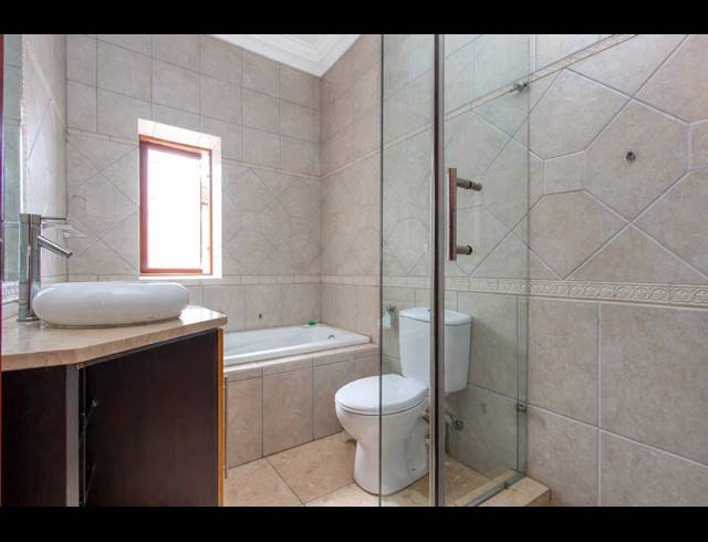 4 BEDROOM HOUSE FOR SALE IN BRYANSTON
